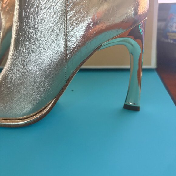NIB Michael Kors Kelsea Boot; Gold Crushed Leather; Size 6 - Picture 3 of 5